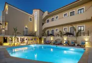 La Stella Apartments & Suites