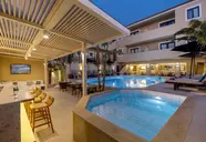 La Stella Apartments & Suites