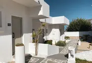 Ladiko Inn