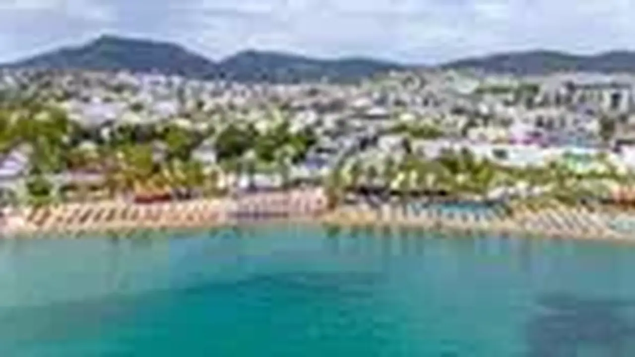 Ladonia Leo Beach Resort