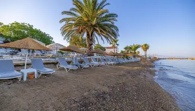 Ladonia Luna Beach Resort