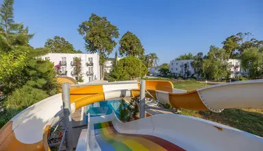 Ladonia Luna Beach Resort