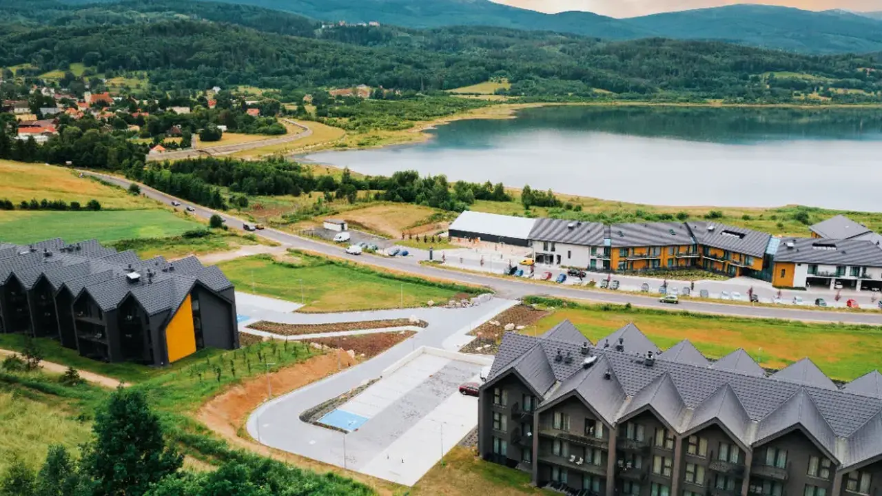 Lake Hill Apartments