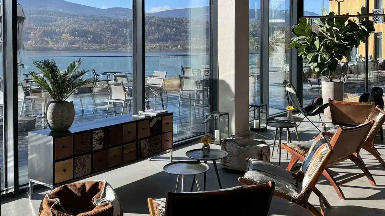 Lake Hill Apartments