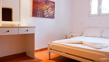 Lakis Studios