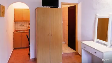 Lakis Studios