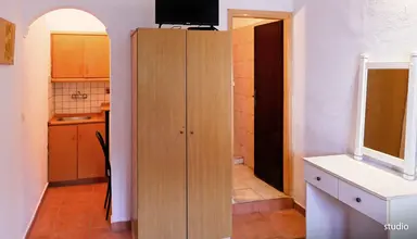 Lakis Studios