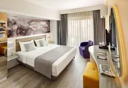 Lalila Blue Suites