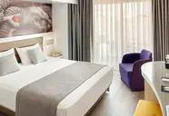 Lalila Blue Suites