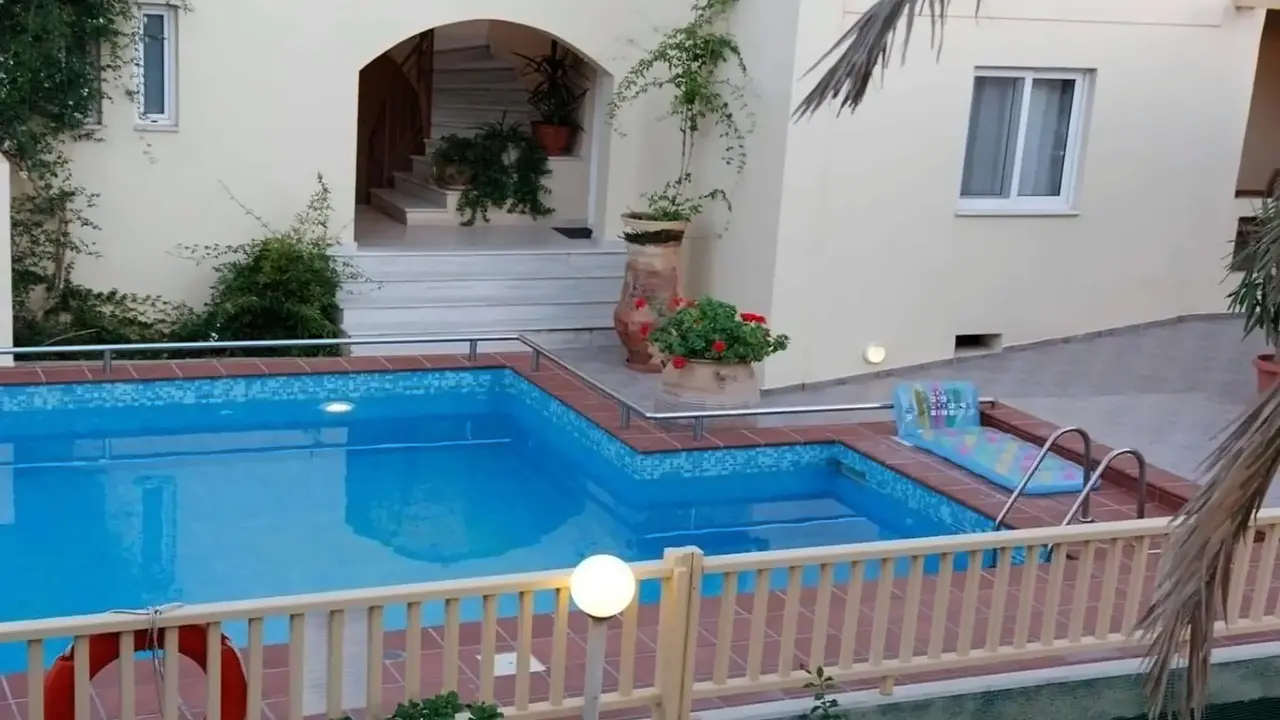 Lambrinos Suites Aparthotel
