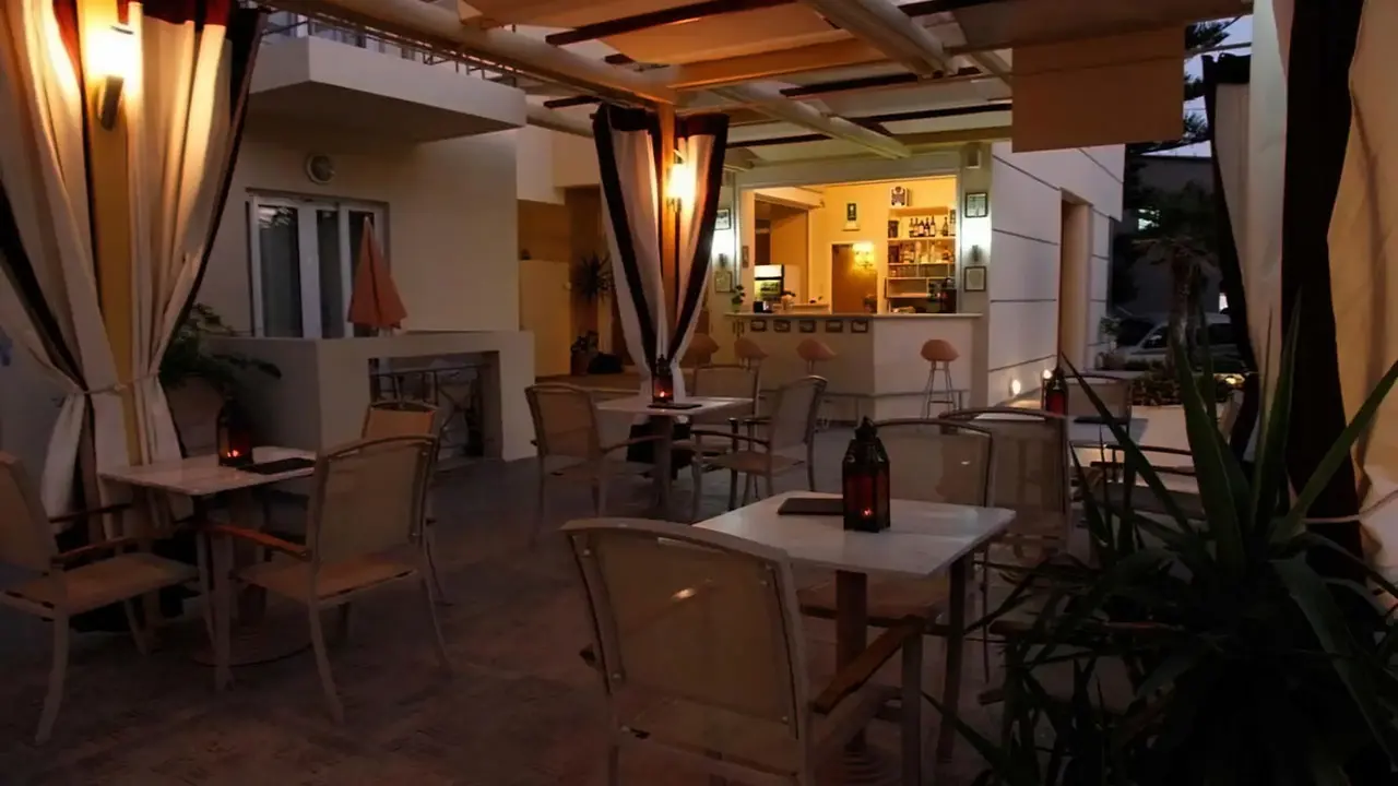 Lambrinos Suites Aparthotel