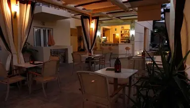 Lambrinos Suites Aparthotel