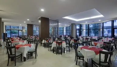 Larissa Club Saphire
