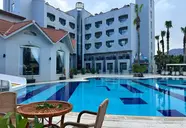 Larissa Inn