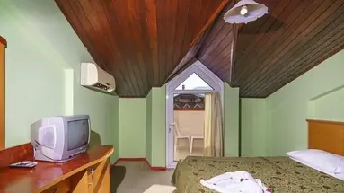 Larissa Inn