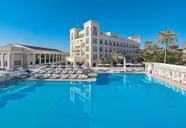 Las Arenas Balneario Resort