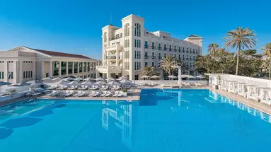 Las Arenas Balneario Resort