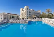 Las Arenas Balneario Resort