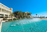 Las Arenas Balneario Resort
