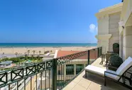 Las Arenas Balneario Resort