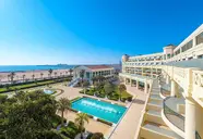 Las Arenas Balneario Resort