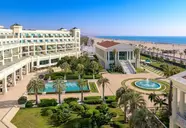 Las Arenas Balneario Resort