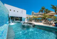 Las Arenas Balneario Resort