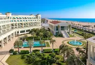 Las Arenas Balneario Resort