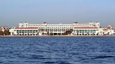 Las Arenas Balneario Resort