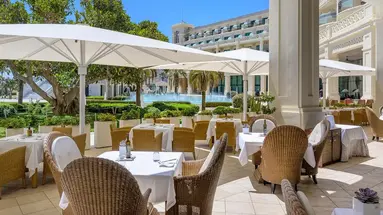 Las Arenas Balneario Resort
