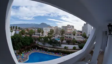 Las Piramides (Playa de las Americas)