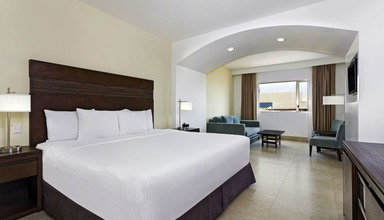 Las Quintas Inn & Suites