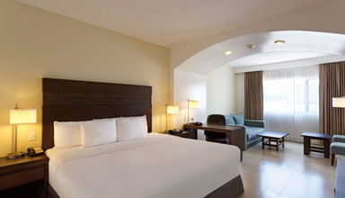 Las Quintas Inn & Suites