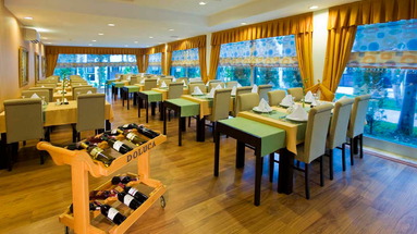 Latanya Park Resort