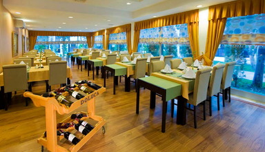 Latanya Park Resort