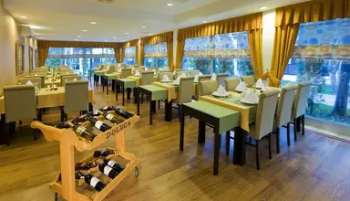 Latanya Park Resort