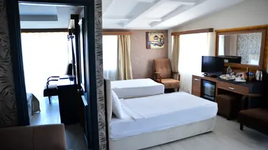 Laur Experience & Elegance