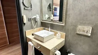 Laur Experience & Elegance