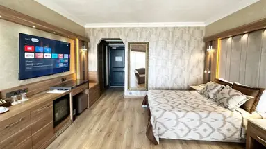 Laur Experience & Elegance
