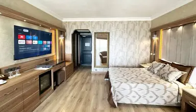 Laur Experience & Elegance