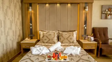 Laur Experience & Elegance