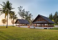 Le Menara Beachfront Villa & Resort