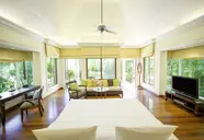 Le Meridien Khao Lak Beach & Spa Resort