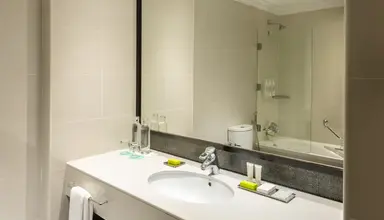Le Meridien Mina Seyahi Beach Resort