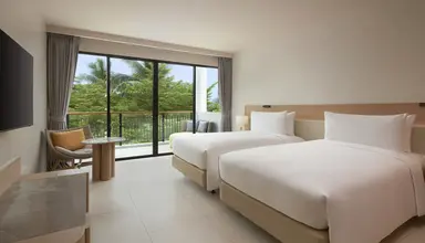 Le Méridien Phuket Mai Khao Beach Resort