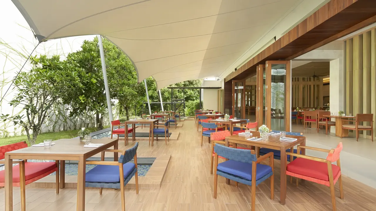 Le Méridien Phuket Mai Khao Beach Resort