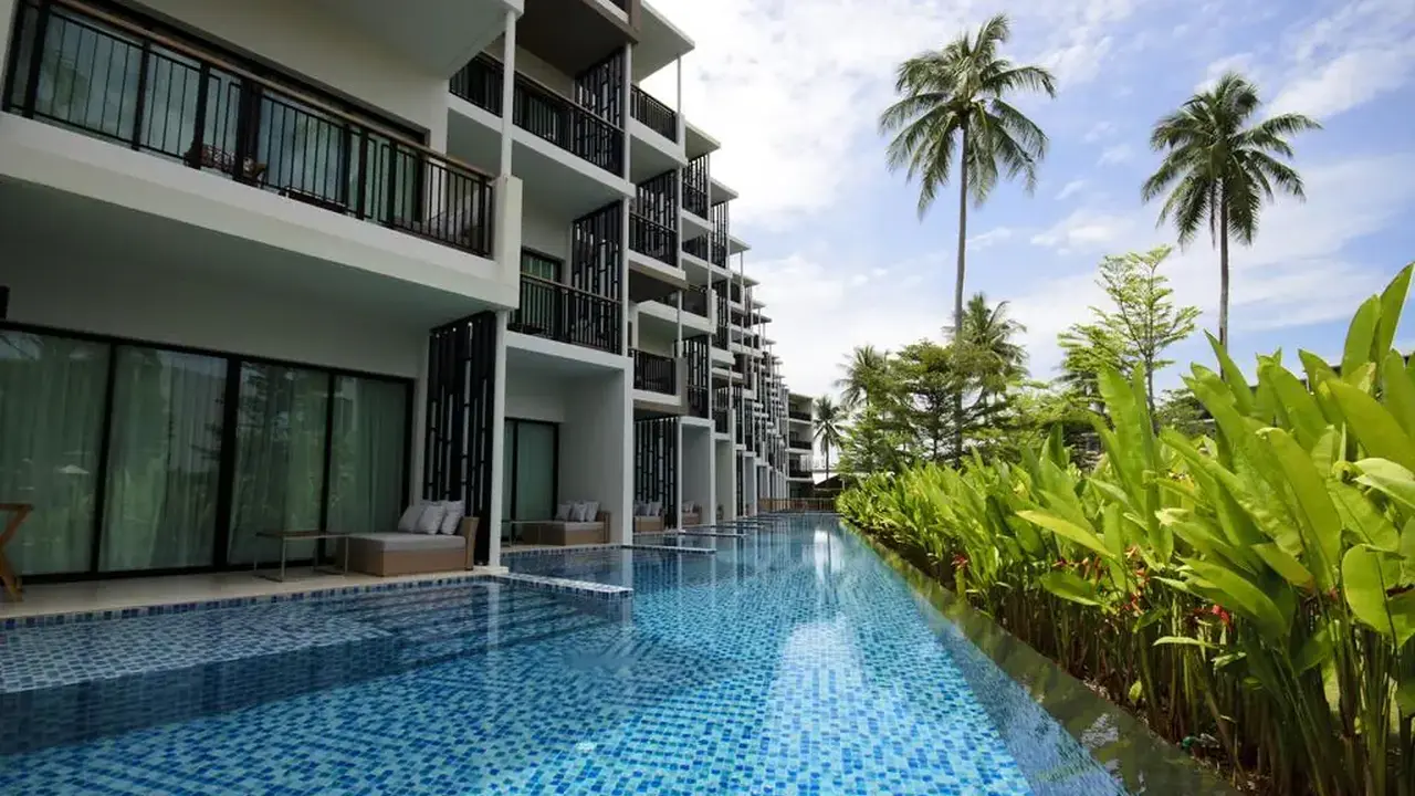 Le Méridien Phuket Mai Khao Beach Resort