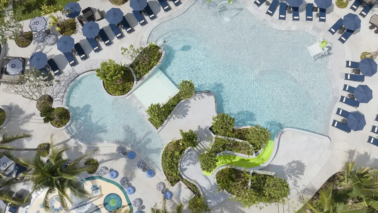 Le Méridien Phuket Mai Khao Beach Resort