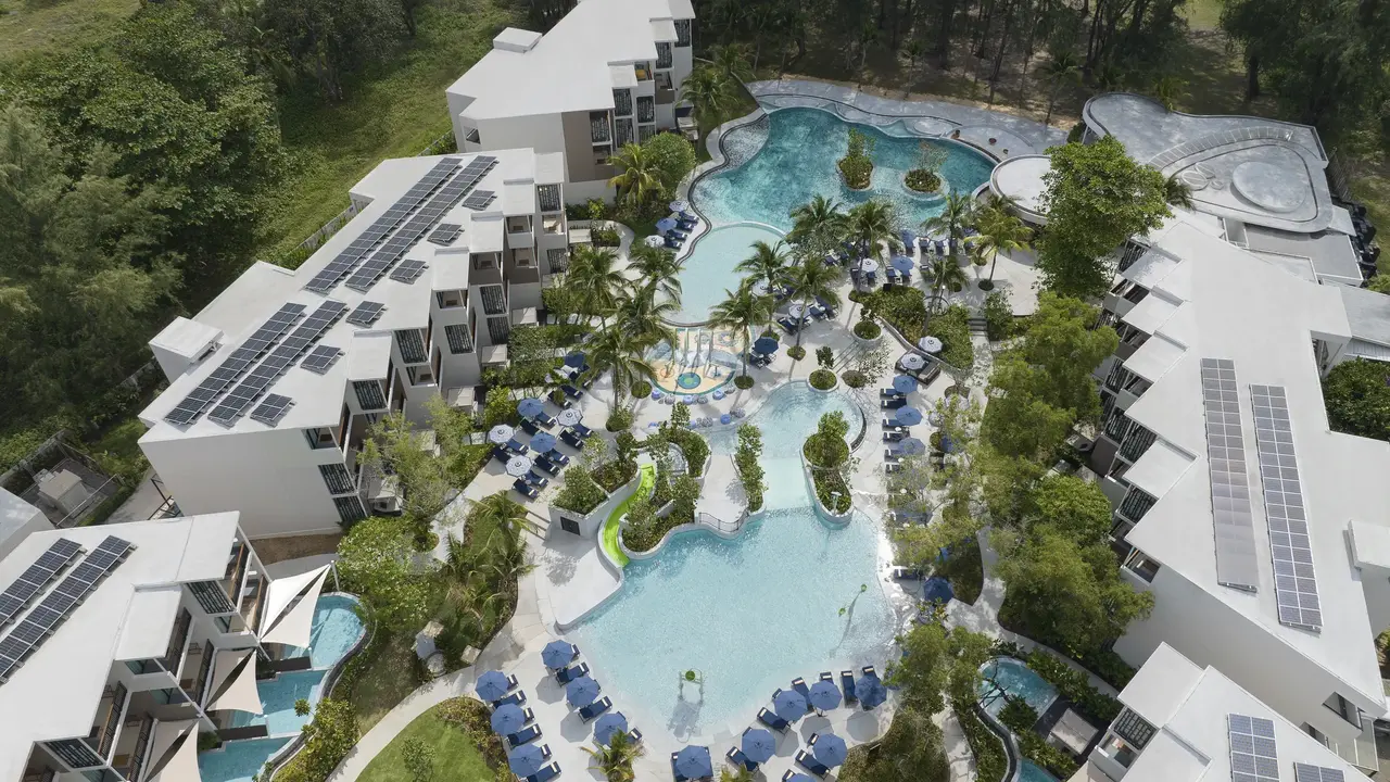 Le Méridien Phuket Mai Khao Beach Resort
