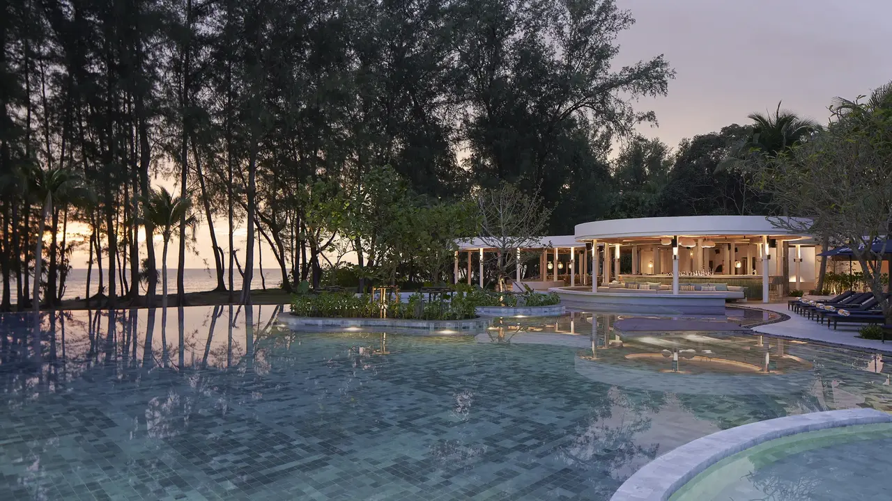 Le Méridien Phuket Mai Khao Beach Resort